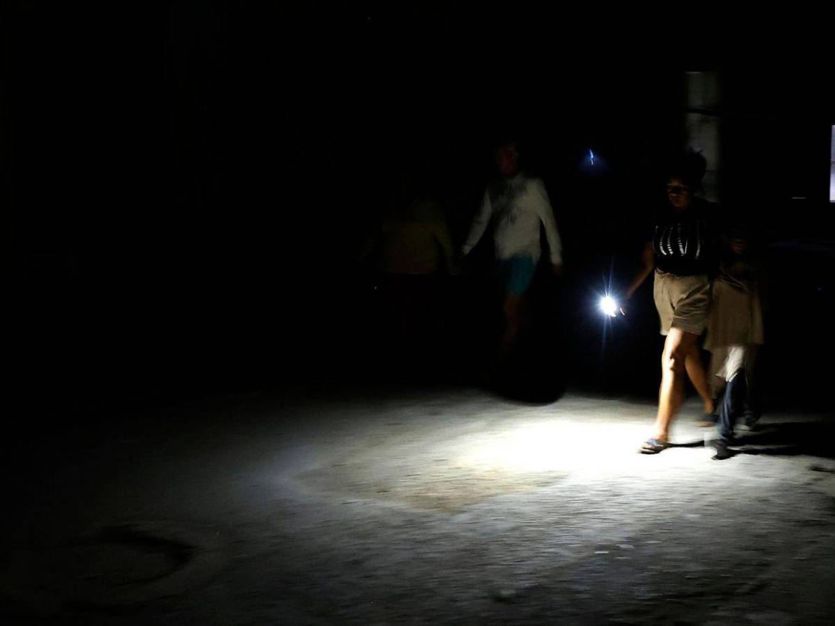Cuba, tras 16 horas en apagón total, da primeros pasos para recuperar la luz
