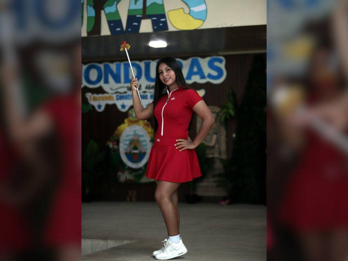 Palillonas del Instituto Monterrey se preparan para abrir con color y elegancia los desfiles patrios