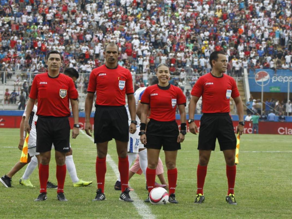 Solamente una vez dirigió Melissa Pastrana una final del fútbol hondureño. Fue en la ida del Olimpia - Motagua.