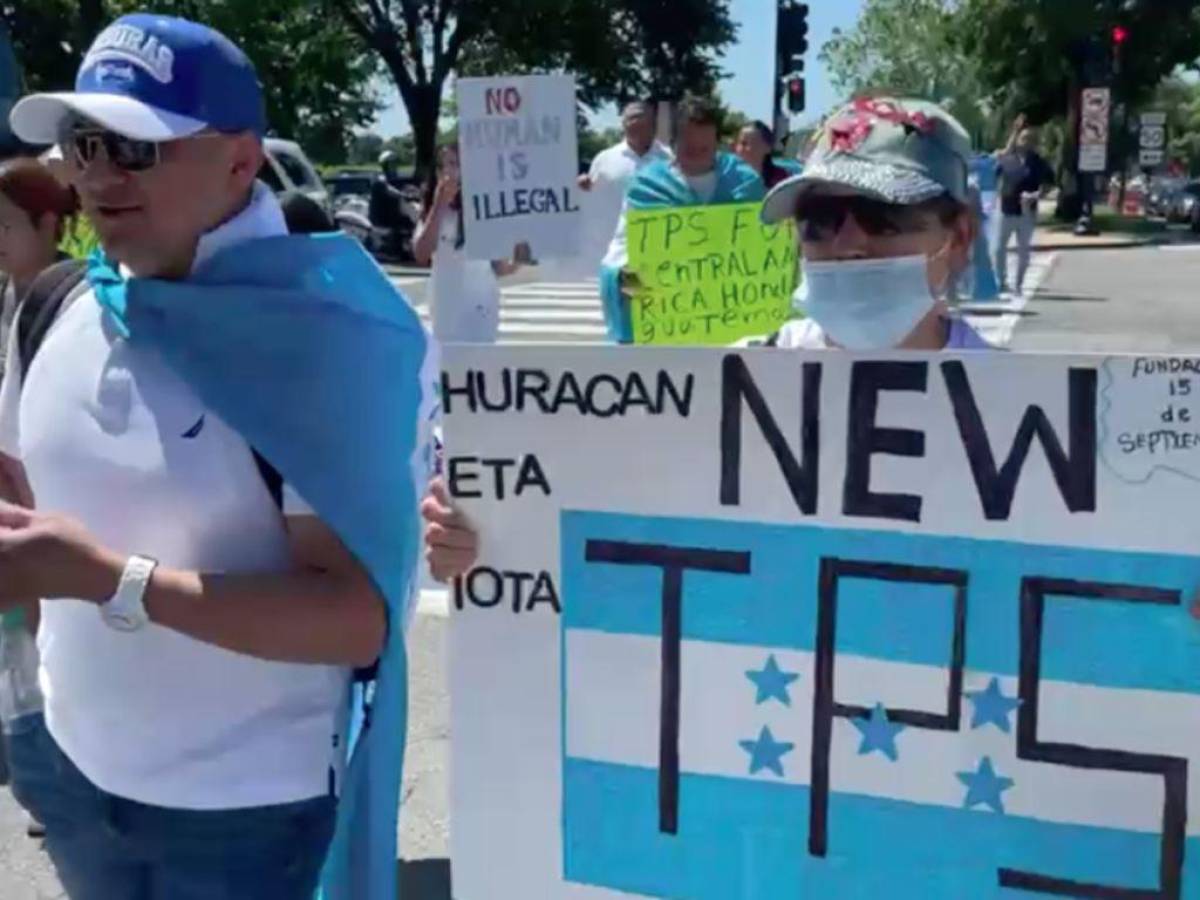 Migrantes hondureños protestan en Washington y piden a Biden ampliación del TPS