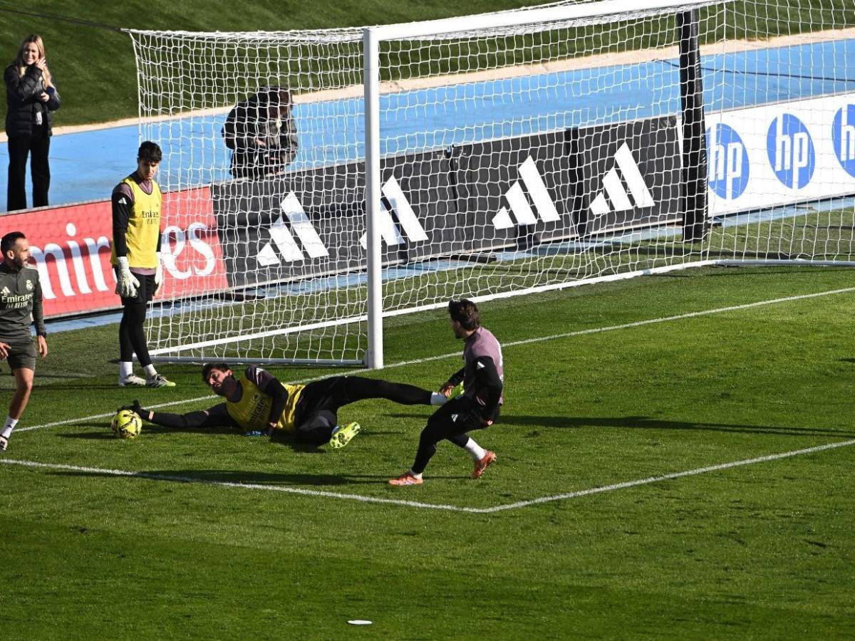 Real Madrid arropa a su afición y despierta ilusión en su penúltima práctica