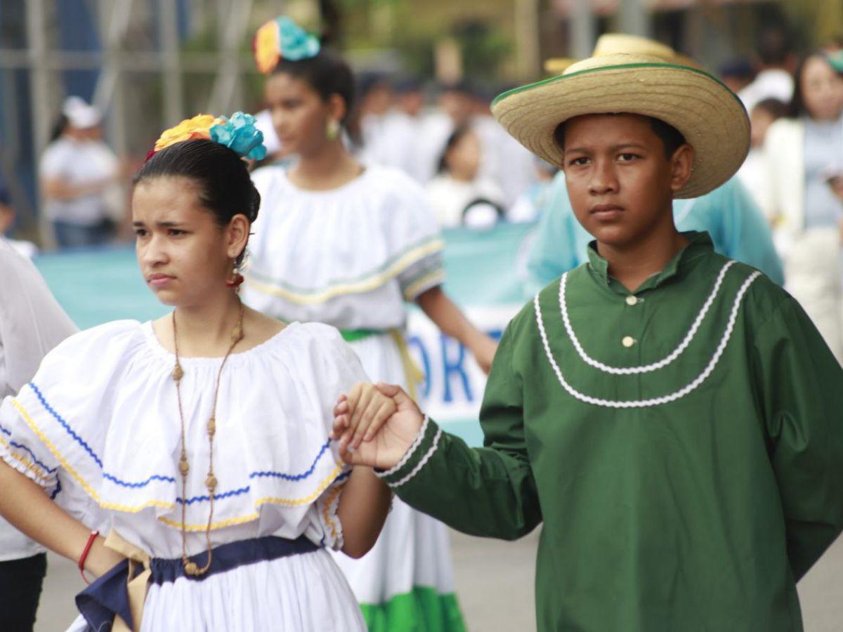 ¡Que la tradición no se pierda! Trajes típicos también destacaron en los desfiles patrios