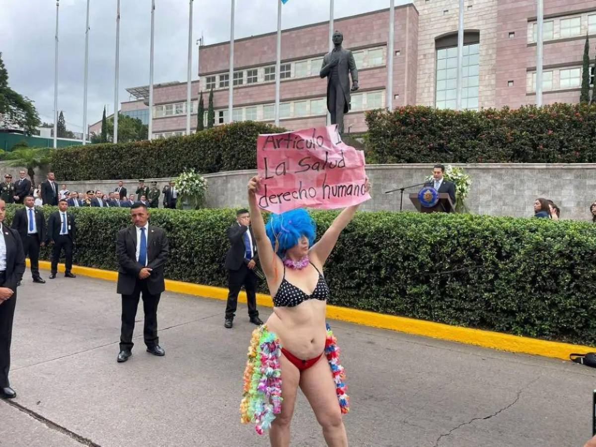“Presidente, lo amo”: Inéditas fotos del retiro de Floridalia durante el discurso de Asfura