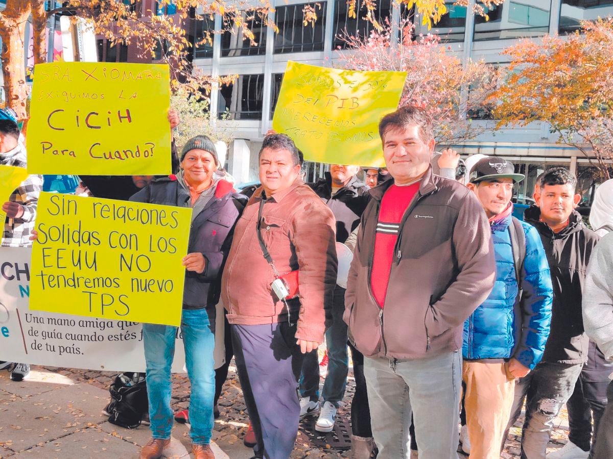 Migrantes hondureños protestan contra la corrupción y el nepotismo en Washington, EEUU