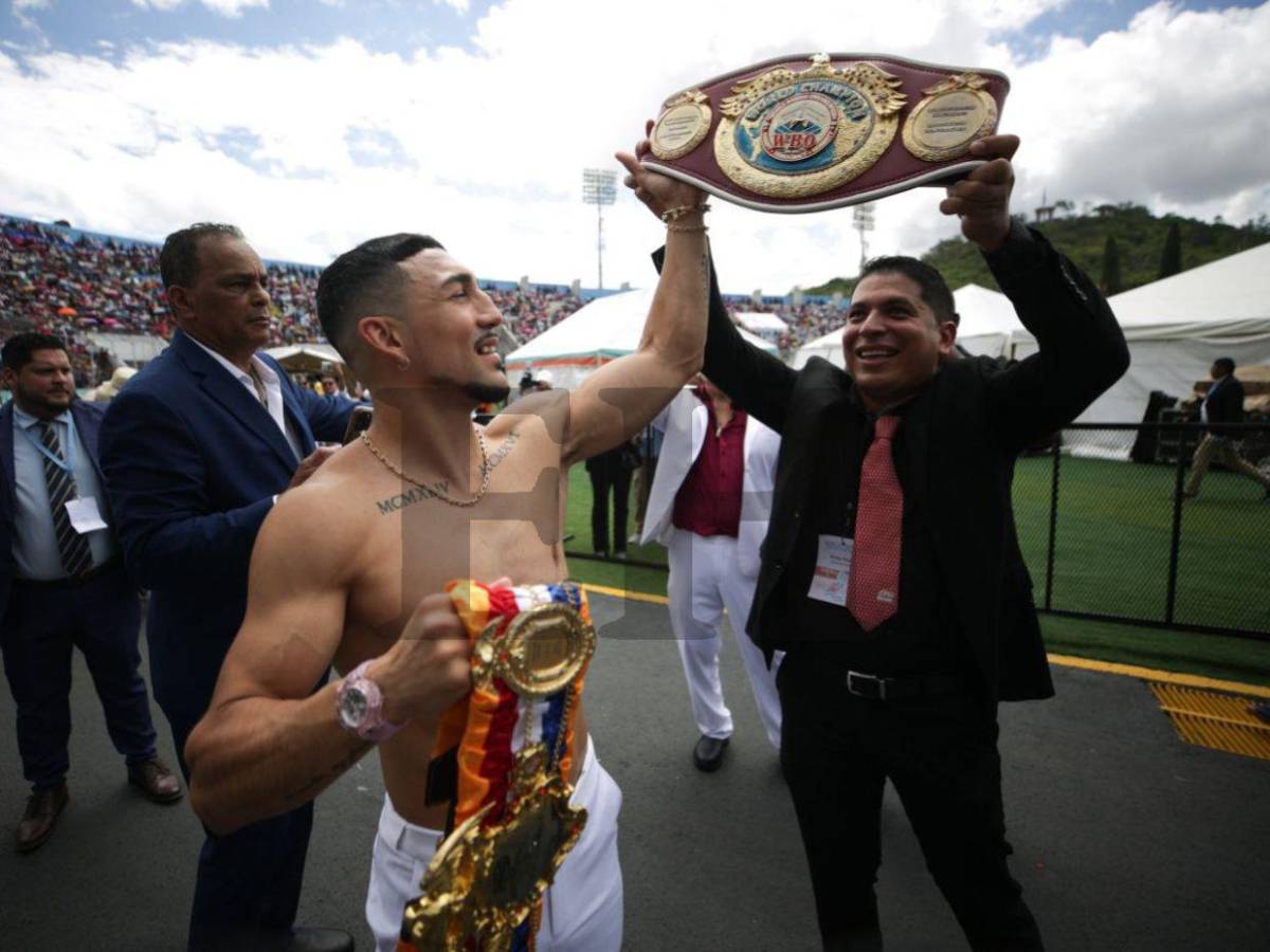Teófimo López se une a los desfiles patrios en la capital