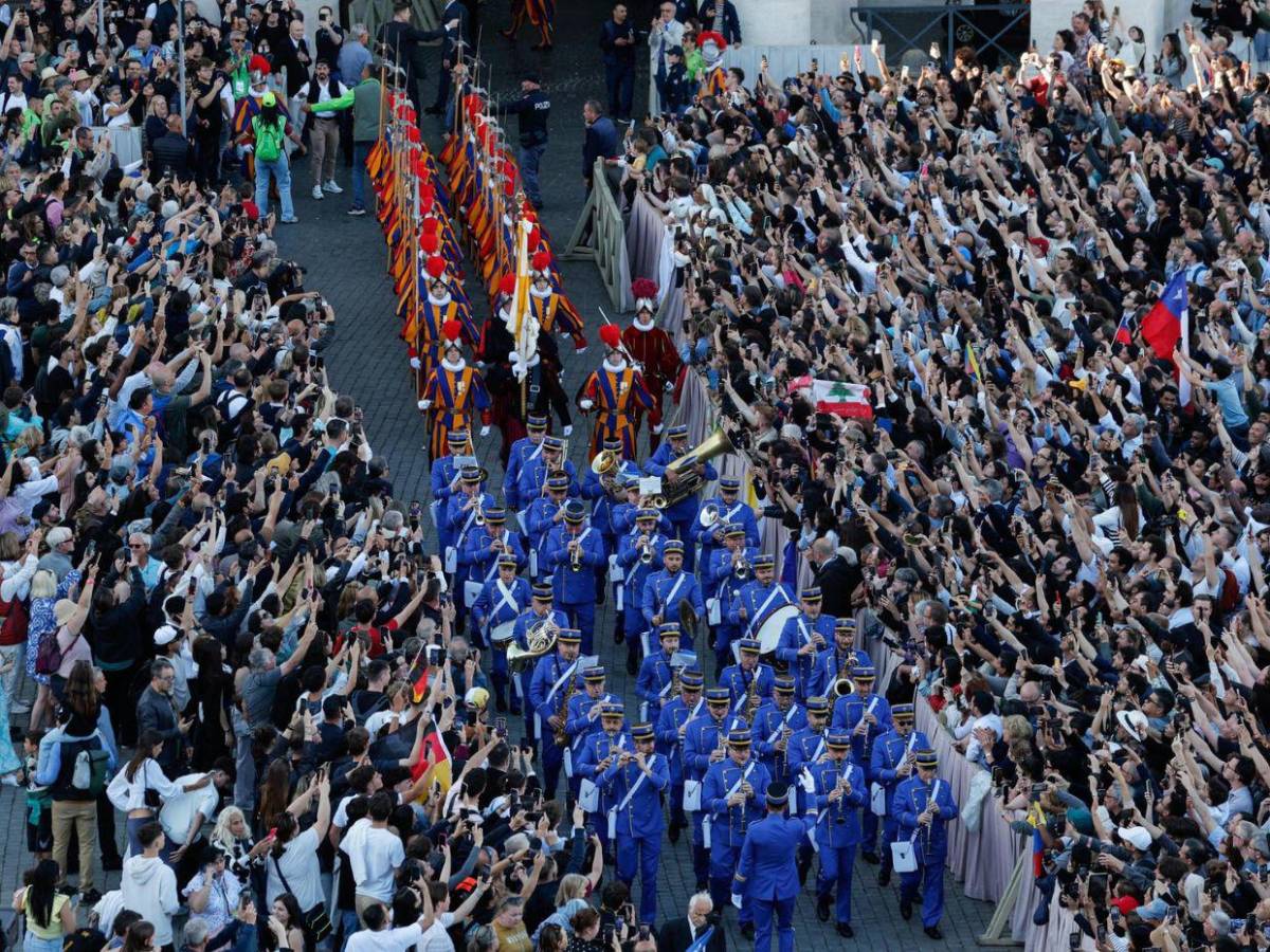 Multitud histórica: más de 150,000 personas recibieron al Papa León XIV