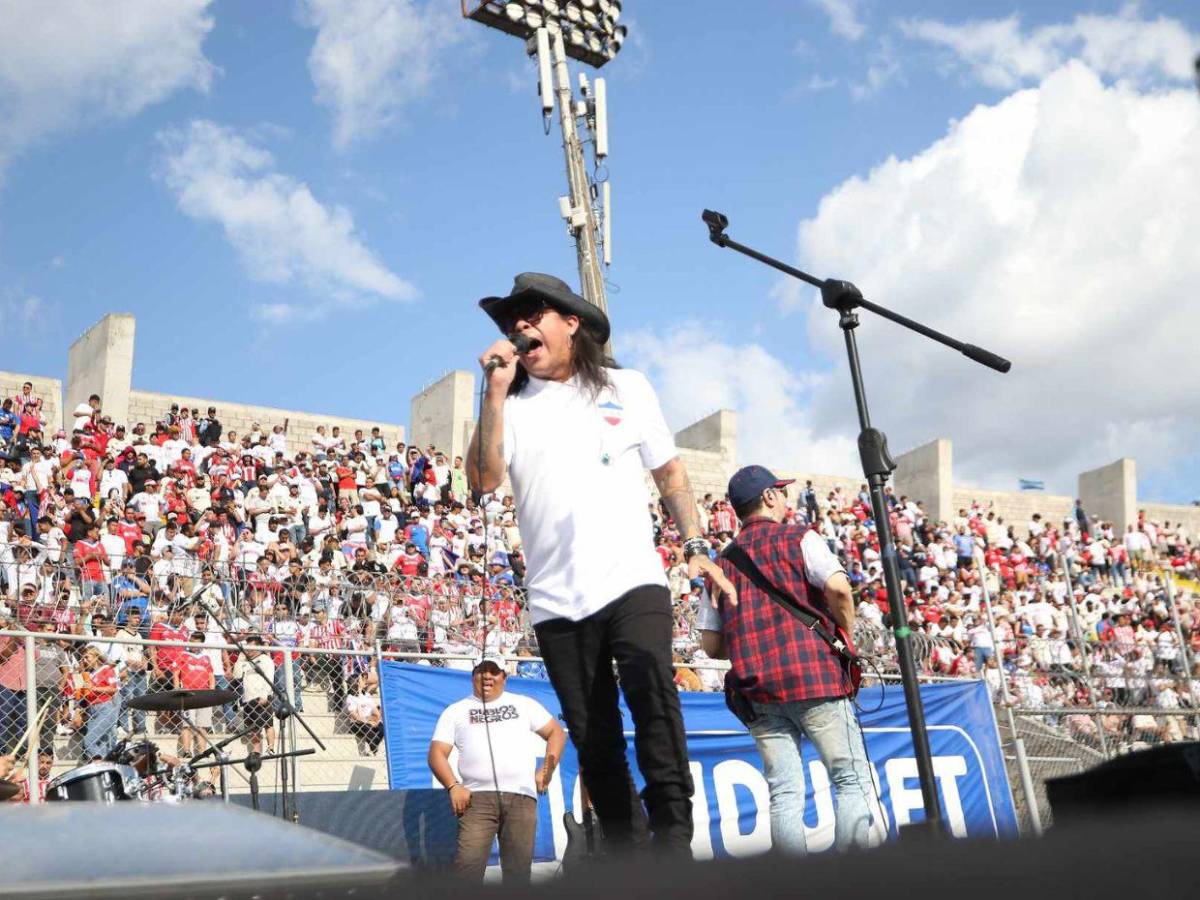 Diablos Negros ponen en ambiente a los aficionados en el Nacional previo a la final