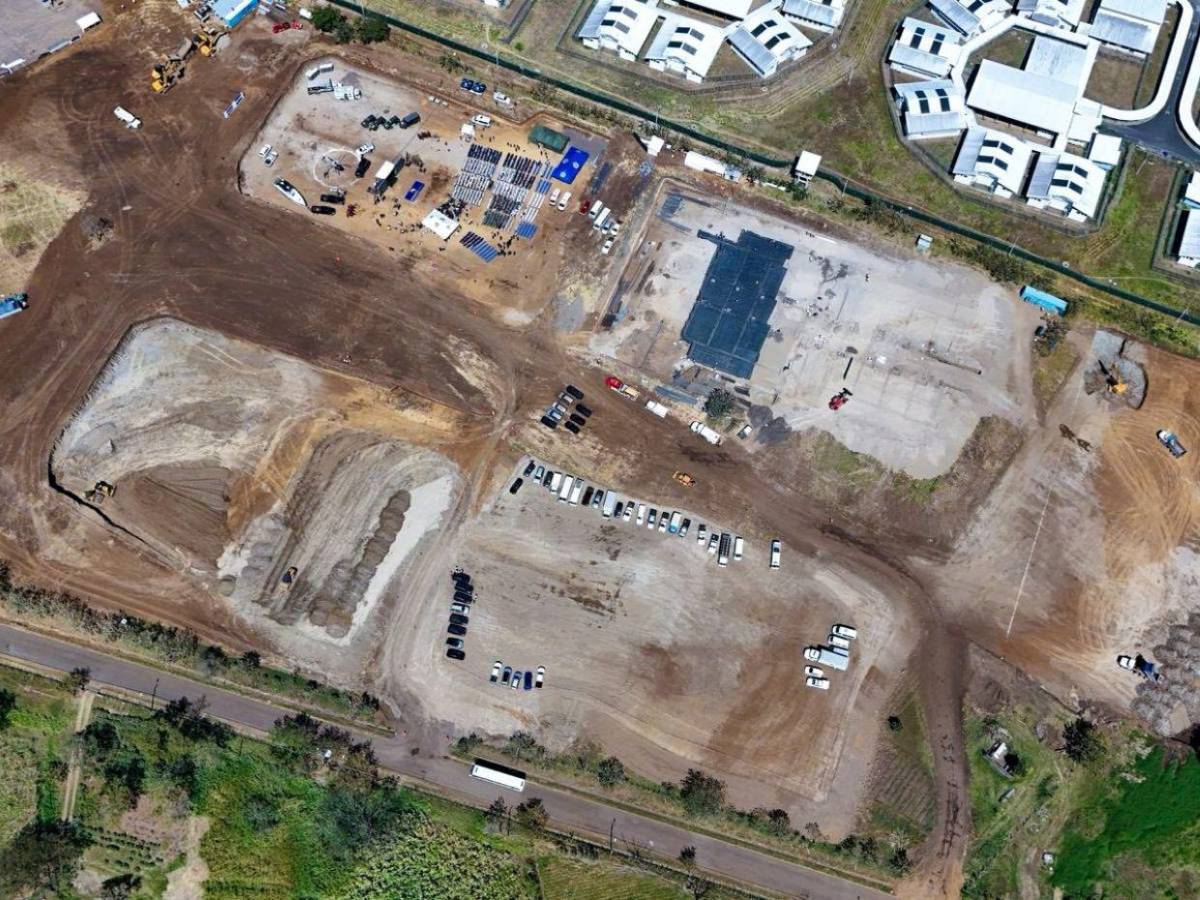 Rodrigo Chaves y Nayib Bukele colocan primera piedra de megacárcel en Costa Rica inspirada en CECOT