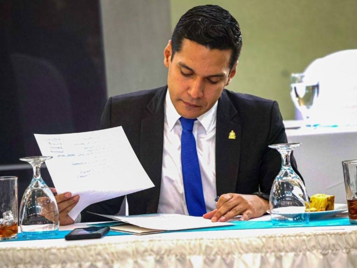 Tiene dos cargos: Carlos Estrada y sus funciones tras renuncia como subsecretario de Prensa