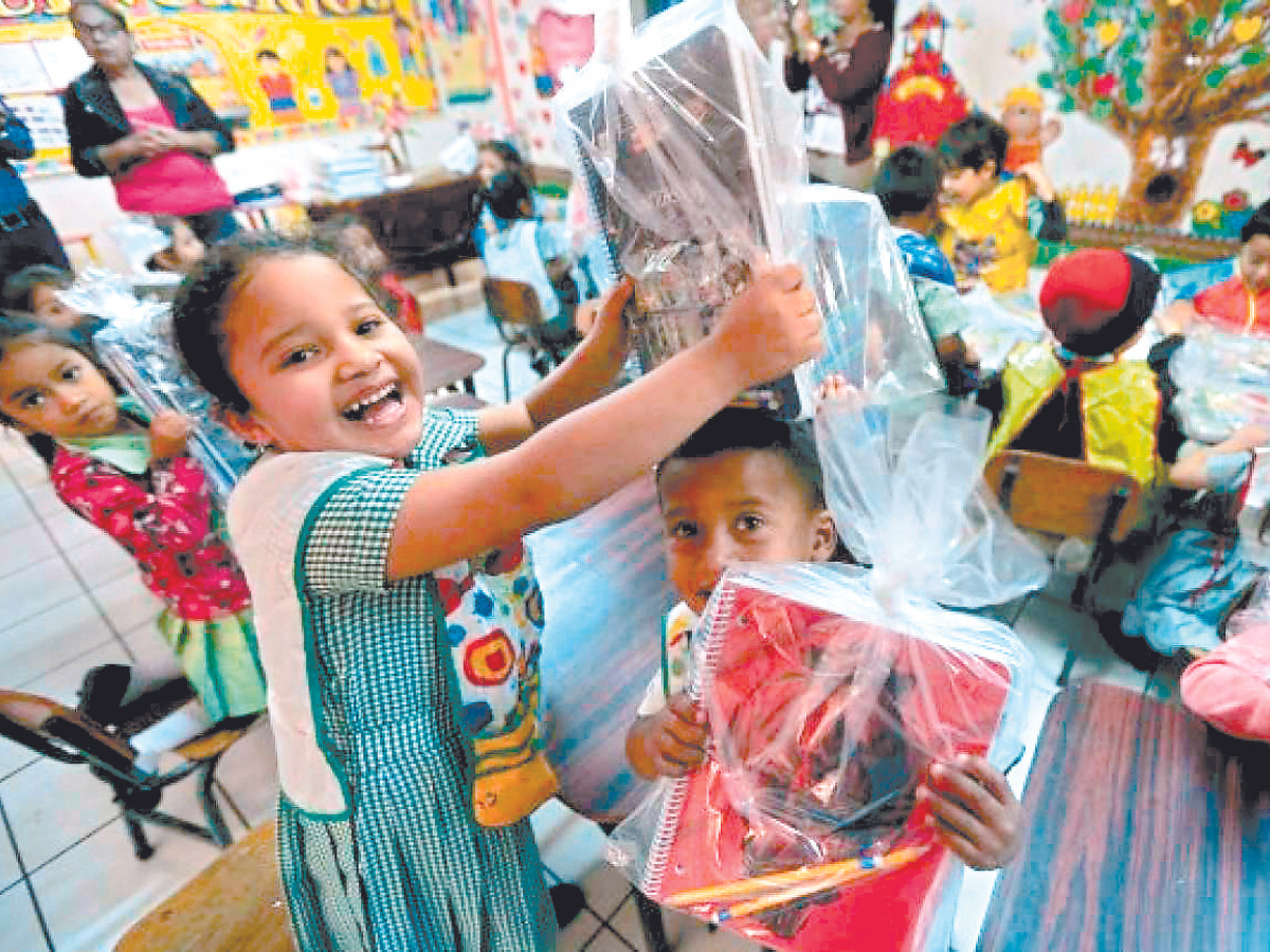 Sus sonrisas valen más que mil palabras y con la inocencia y sinceridad, los menores dan su mejor pago al decir “gracias”.
