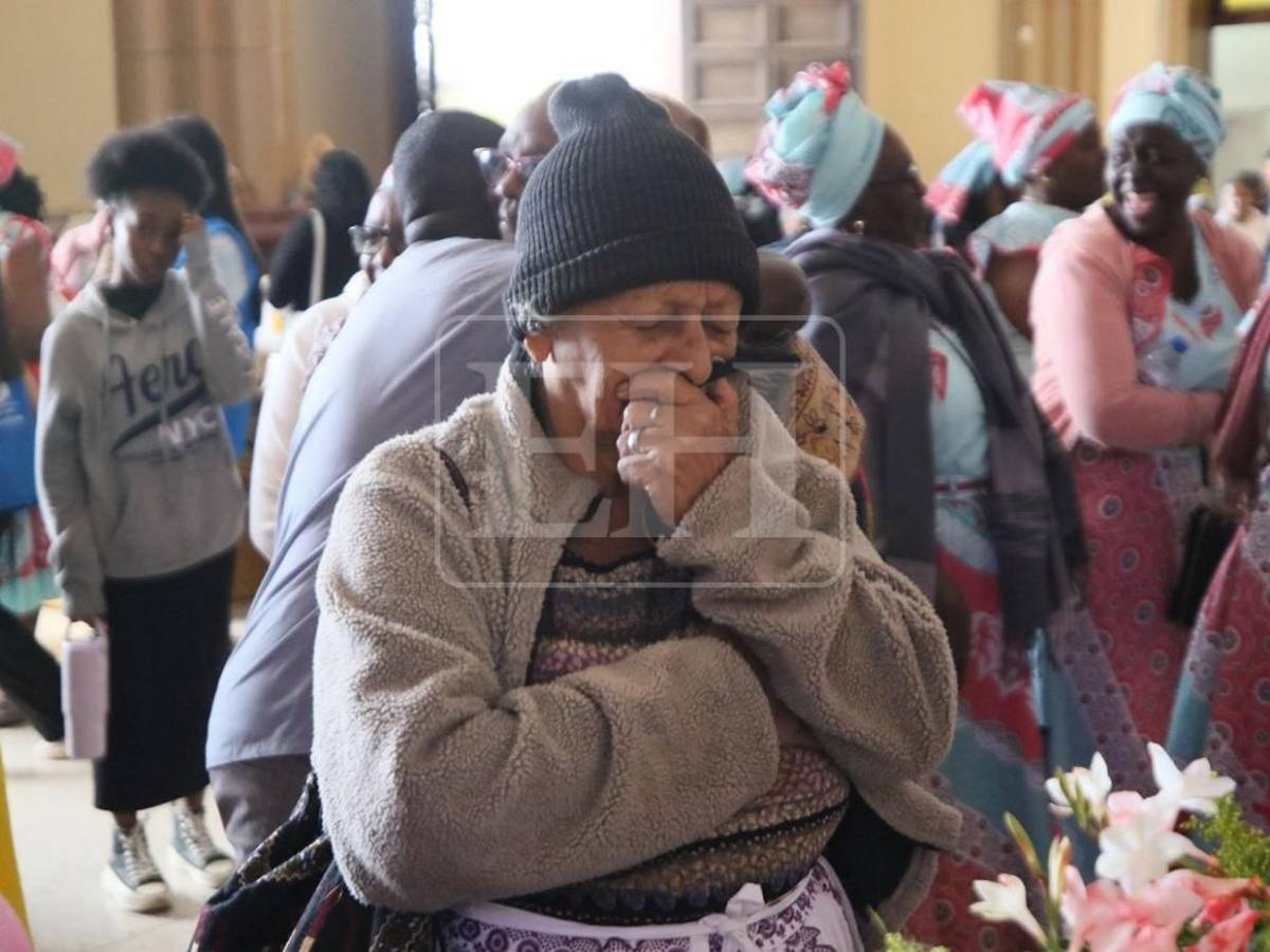 Entre devoción y oraciones: fieles llenan este sábado la Basílica Menor de Suyapa
