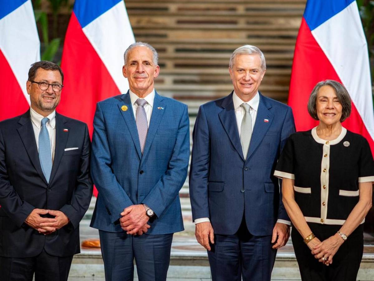 Nasry Asfura se reúne con el rey Felipe VI y José Antonio Kast previo investidura en Chile