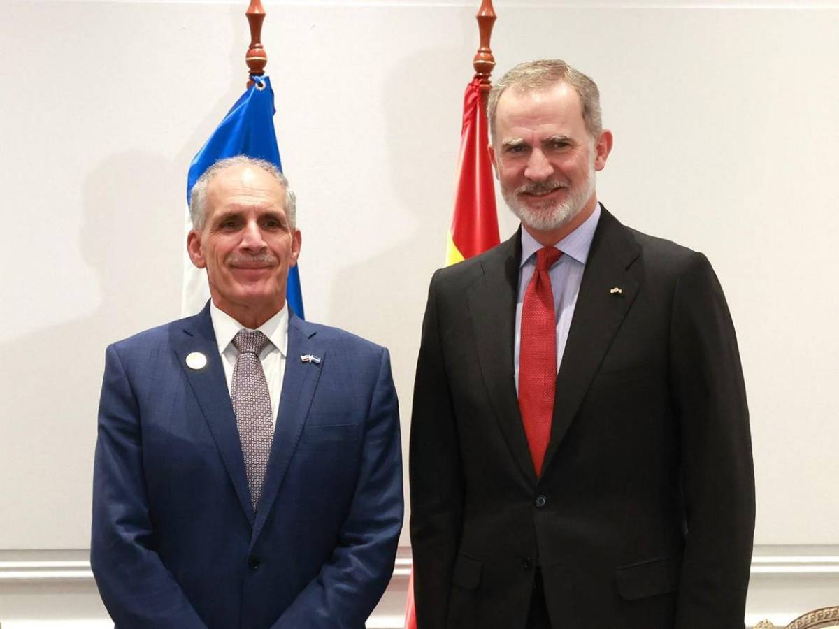 Nasry Asfura se reúne con el rey Felipe VI y José Antonio Kast previo investidura en Chile