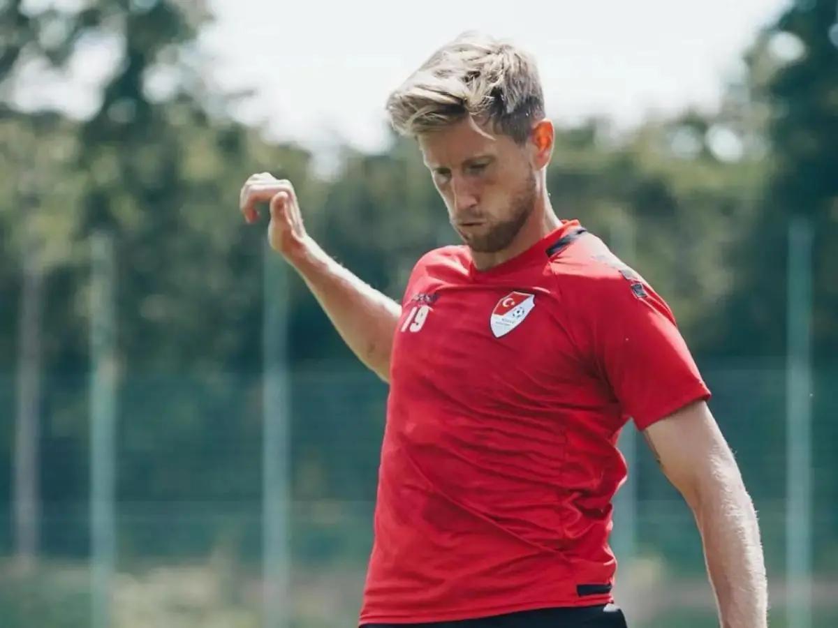 Futbolista no logra sobrevivir y muere frente a su pareja mientras estaban de vacaciones