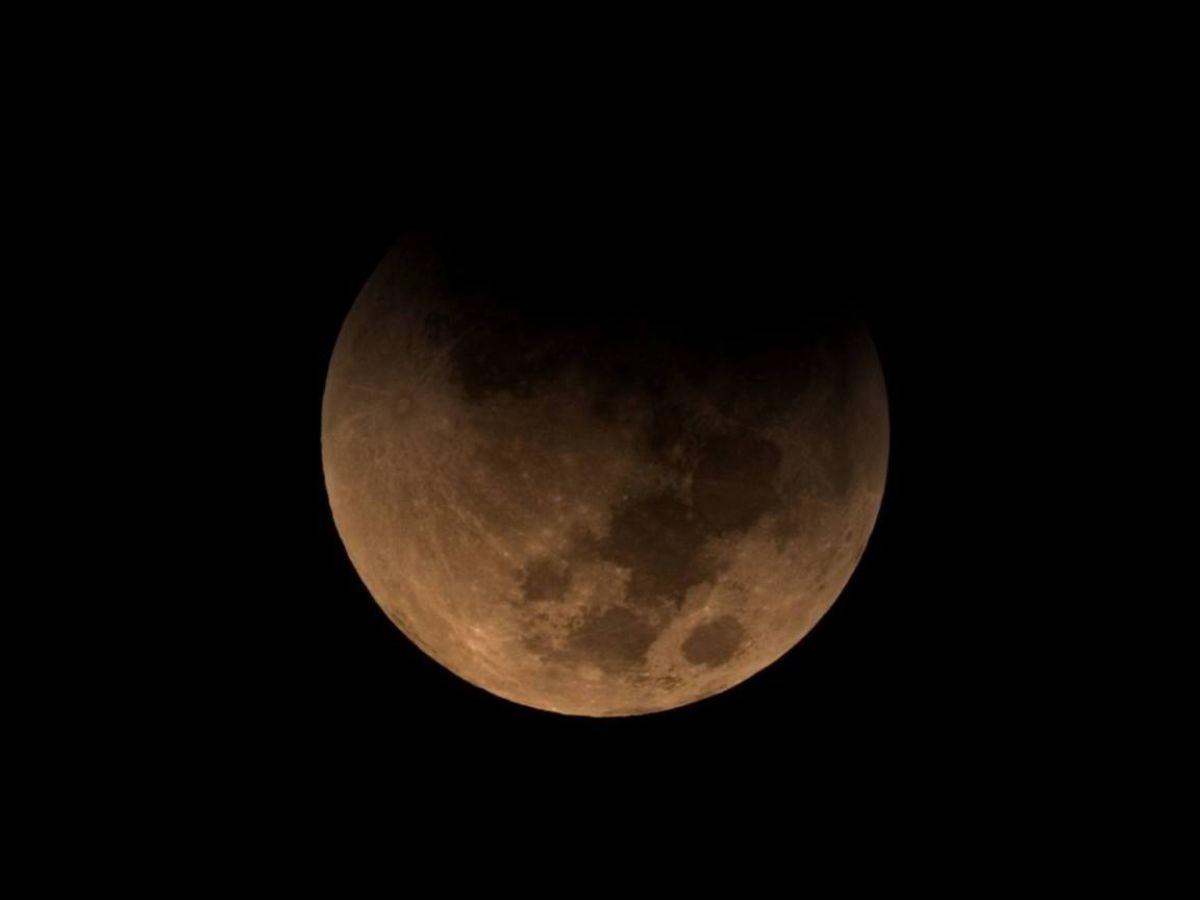 EN IMÁGENES: así se vio el eclipse lunar este martes 3 de marzo