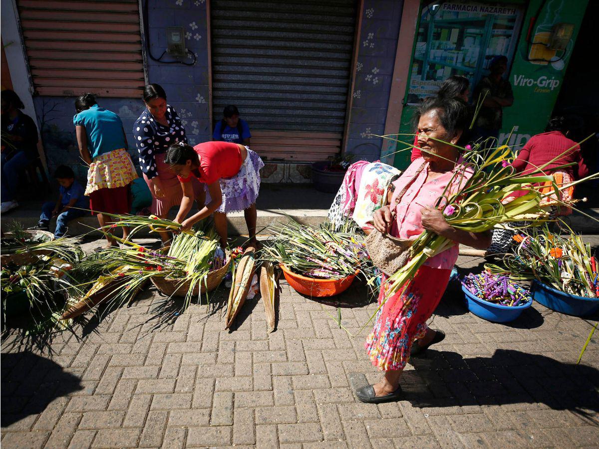 Católicos en El Salvador participan con fe y entrega en el Domingo de Ramos
