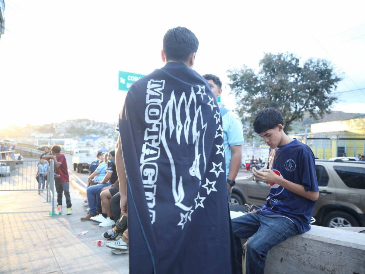Aficionados del Motagua llegaron al estadio para vivir la fase triangular