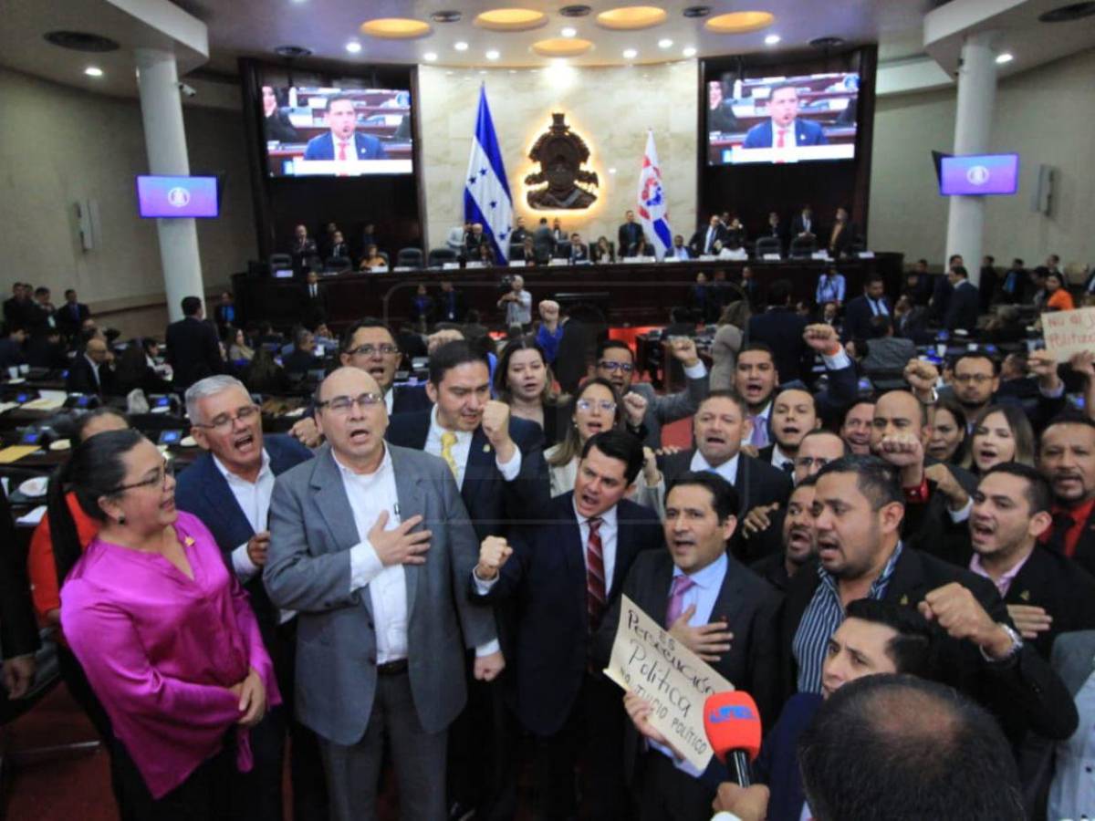 ¿Quiénes pueden ser electos para sustituir en el cargo a Marlon Ochoa y a Mario Morazán?