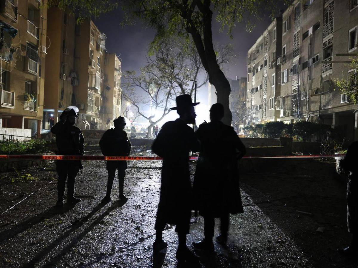 Israel al borde de la emergencia tras ataque con misiles iraníes que deja destrozos