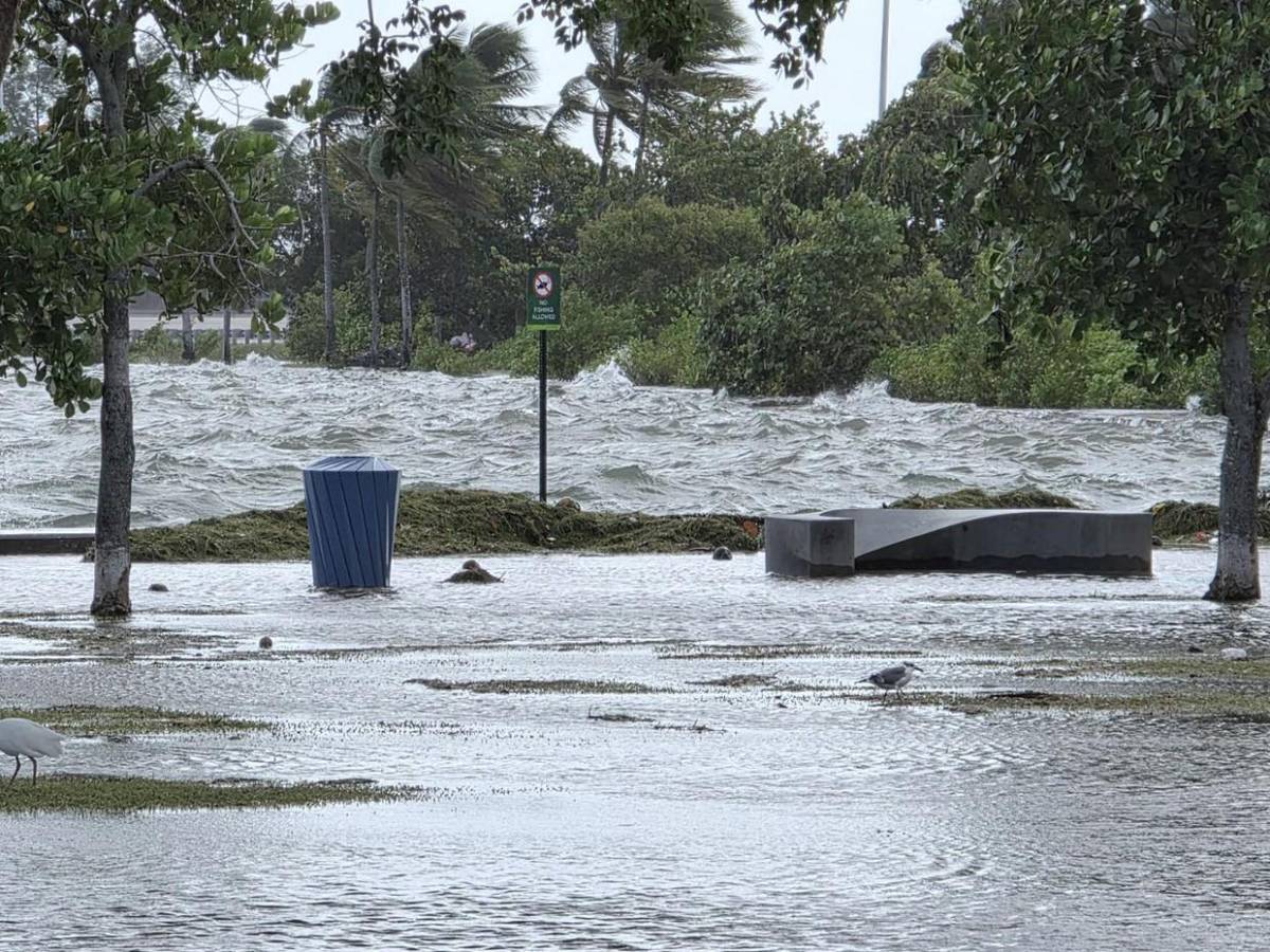 Marea extraordinaria pone en alerta de inundación al sureste de Florida
