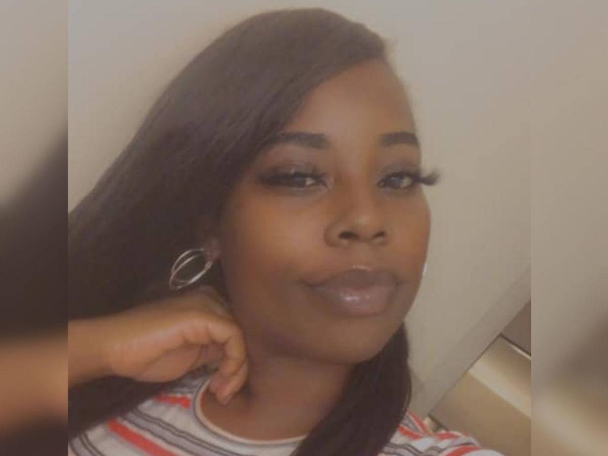 Mujer mató a sus sobrinos y condujo con sus cuerpos en su carro durante un año