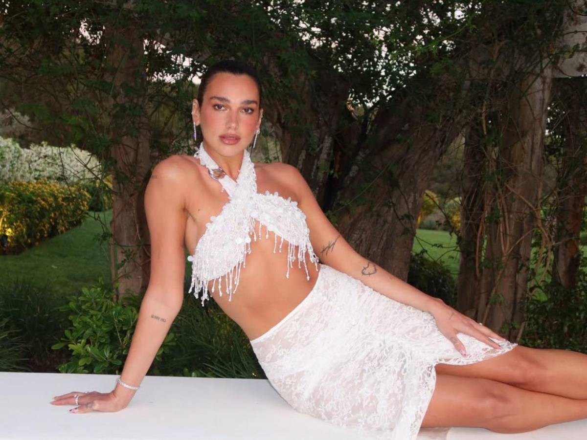 Dua Lipa inaugura en Oporto una biblioteca contra la censura