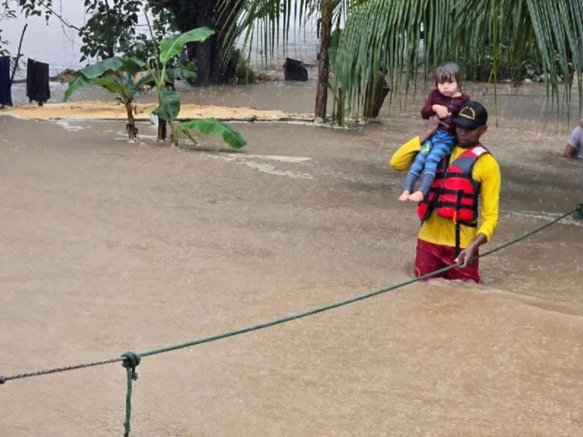 Inundaciones azotan zonas de Tela, La Ceiba y Roatán tras intensas lluvias