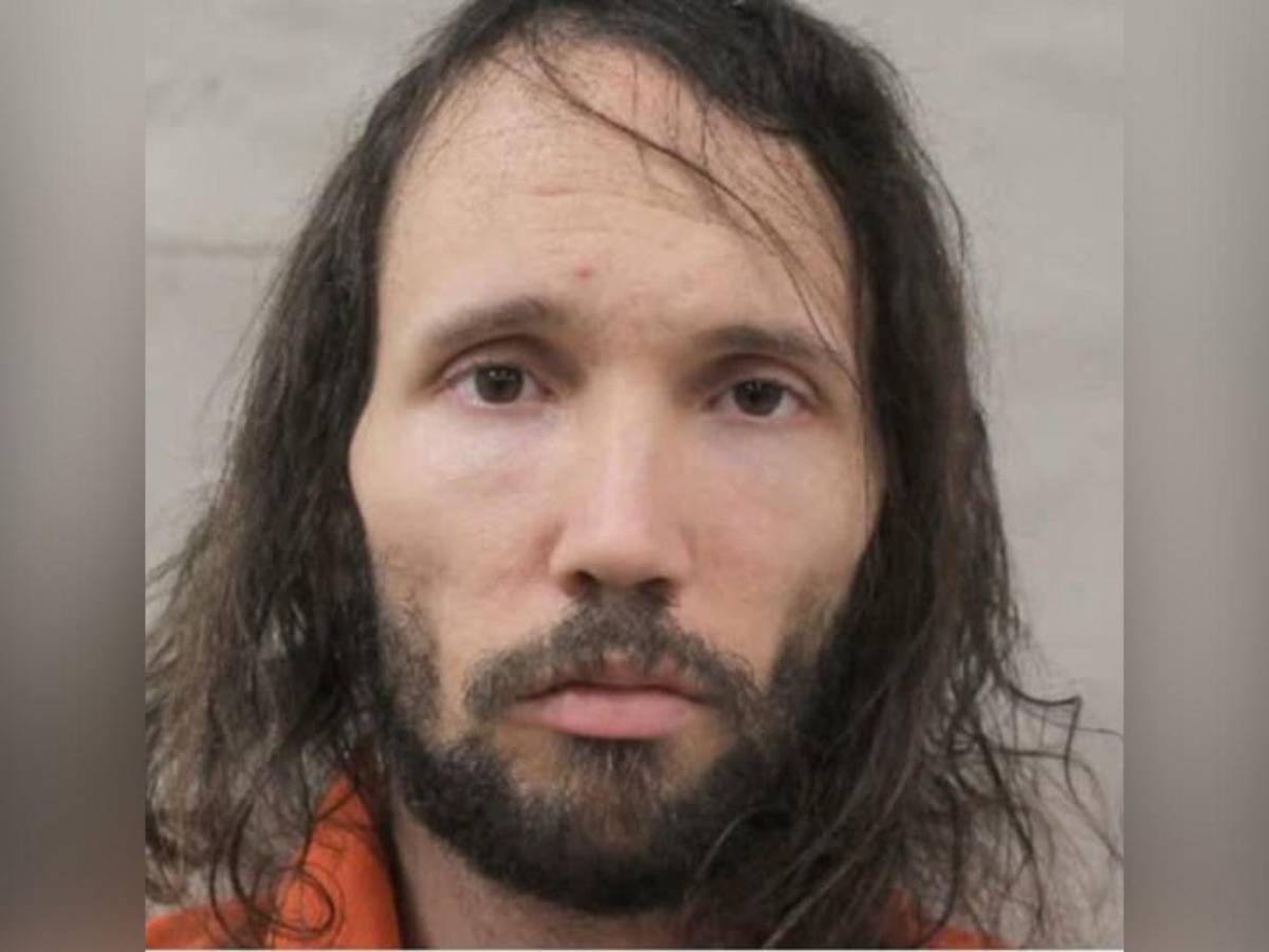 Cae presunto programador de Roblox por delitos sexuales y posesión de muñeca infantil