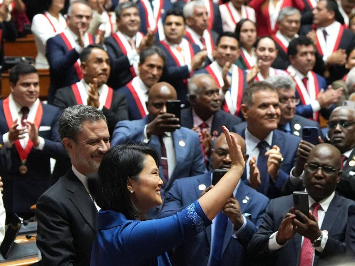 El fujimorismo vuelve al poder: Keiko Fujimori jura como primera presidenta de Perú