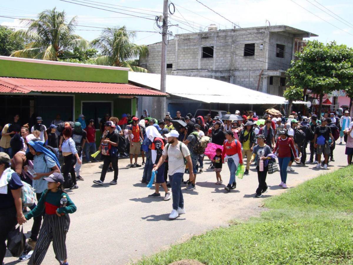 Hondureños y más migrantes dejan todo atrás y emprenden caravana en busca del “sueño americano”