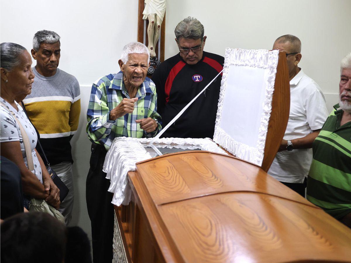 Así despiden a doña Rosa González, anciana de 80 años que murió en la captura de Maduro