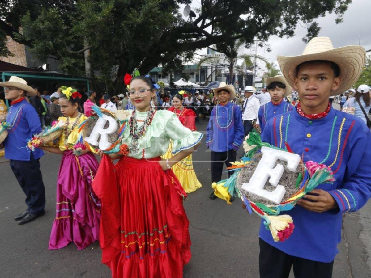 Colores vibrantes, alegría y orgullo patrio llenan las calles de Honduras este 15 de septiembre