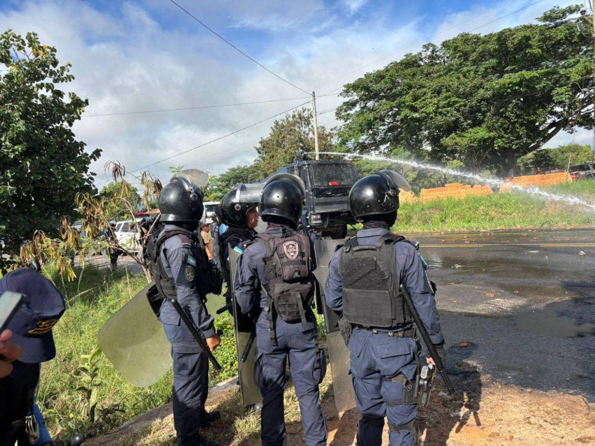 Enfrentamiento y varios detenidos dejó manifestación en carretera hacia Olancho