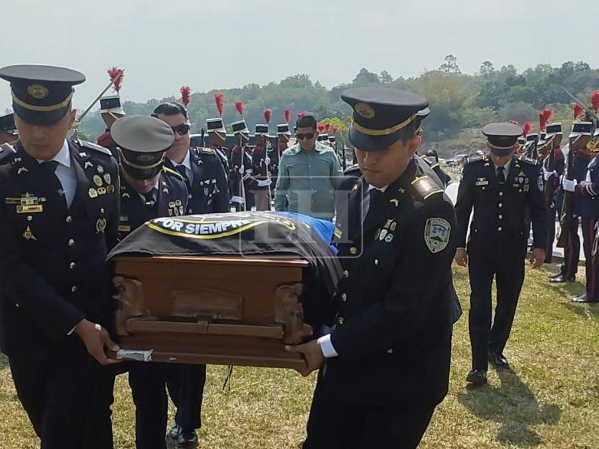 Despiden al comisario Lester Amador, uno de los cinco agentes asesinados en Corinto