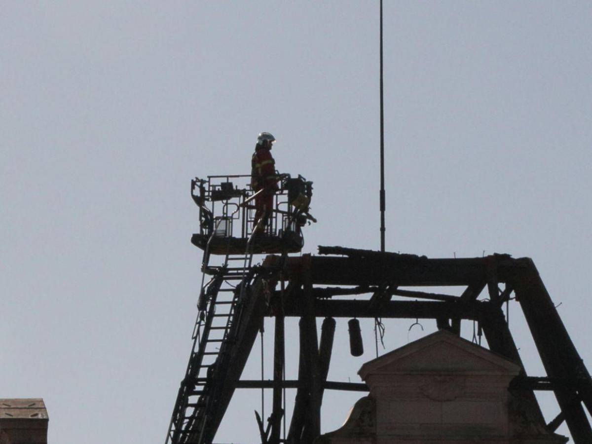 Así quedó el Ayuntamiento de Limoges tras el incendio provocado durante protestas