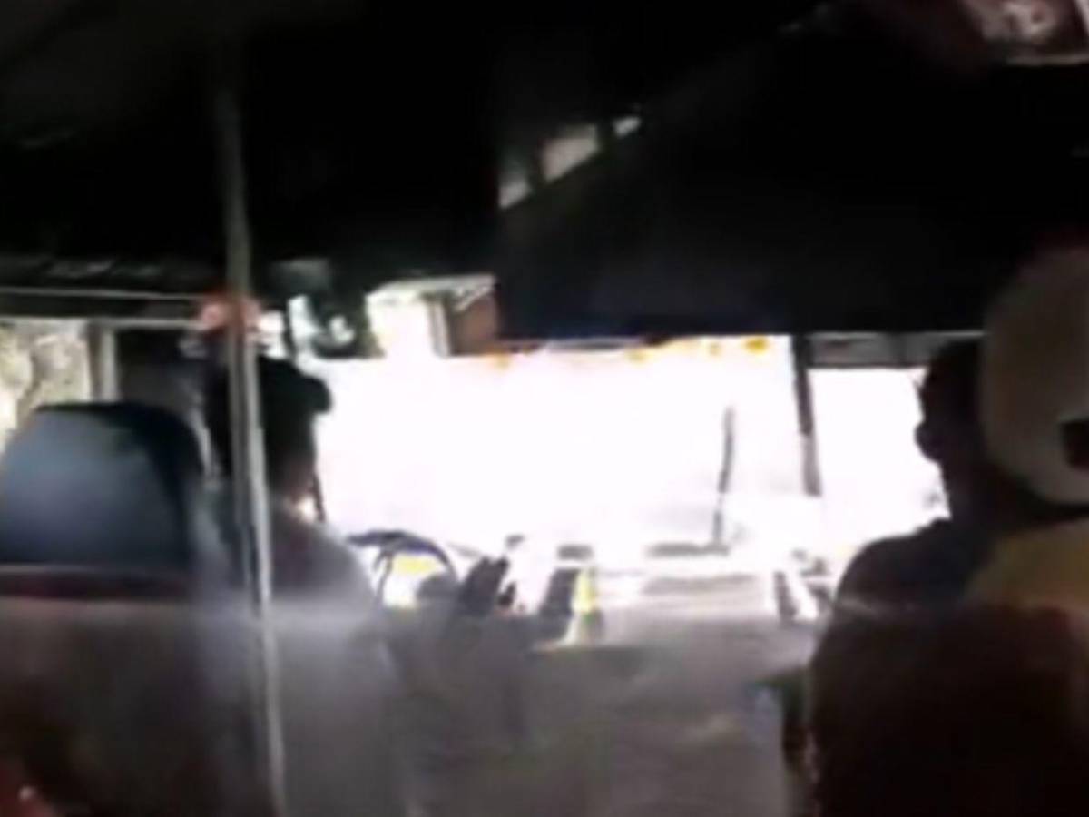 Captan momento antes de que autobús se volcara y provocara tragedia en Yoro