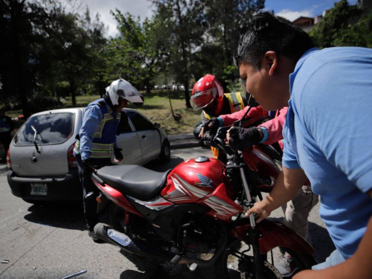 Herido de gravedad: Joven repartidor es embestido por un turismo en Loarque