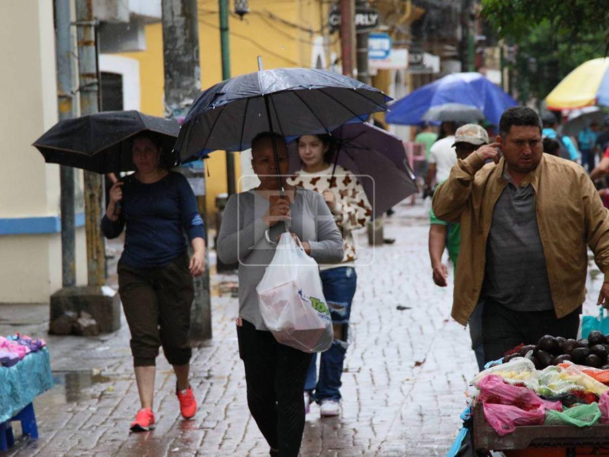 Onda tropical ingresó a Honduras hoy: pronostican lluvias con actividad eléctrica en estas zonas
