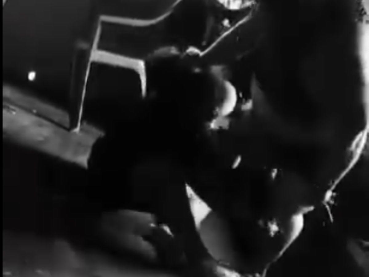 ¡No me pegue ya, ayúdenme!: momento en que madre golpeó con un martillo a su hija en Yoro