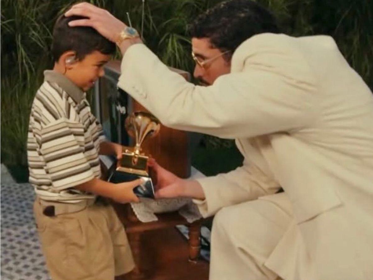 ¿Quién es Lincoln Fox, el pequeño que salió junto a Bad Bunny en el Super Bowl?