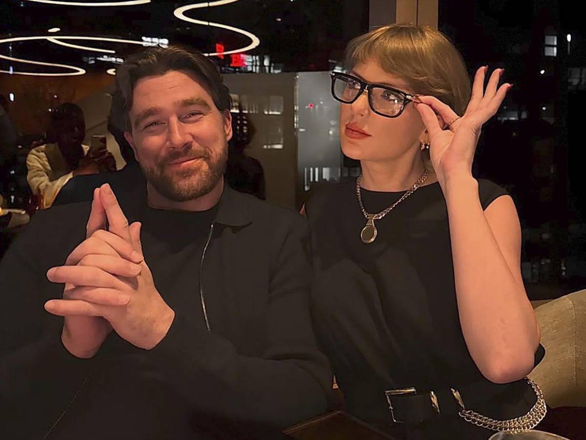 Rodeado de rosas y muy romántico: así le pidió matrimonio Travis Kelce a Taylor Swift