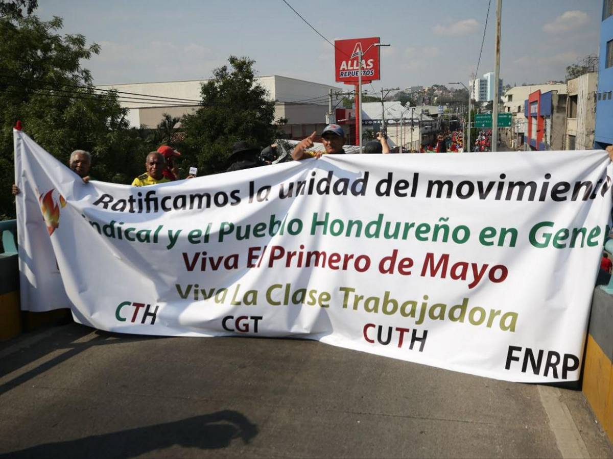 Sindicatos reclaman colectivamente mejoras laborales en Día del Trabajador