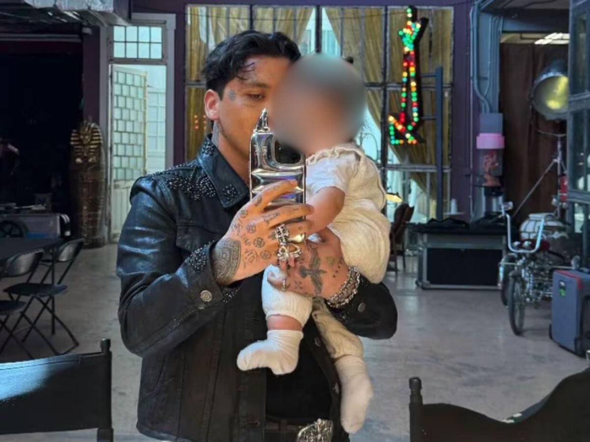 Christian Nodal presume su amor tras ausentarse del festejo de su hija