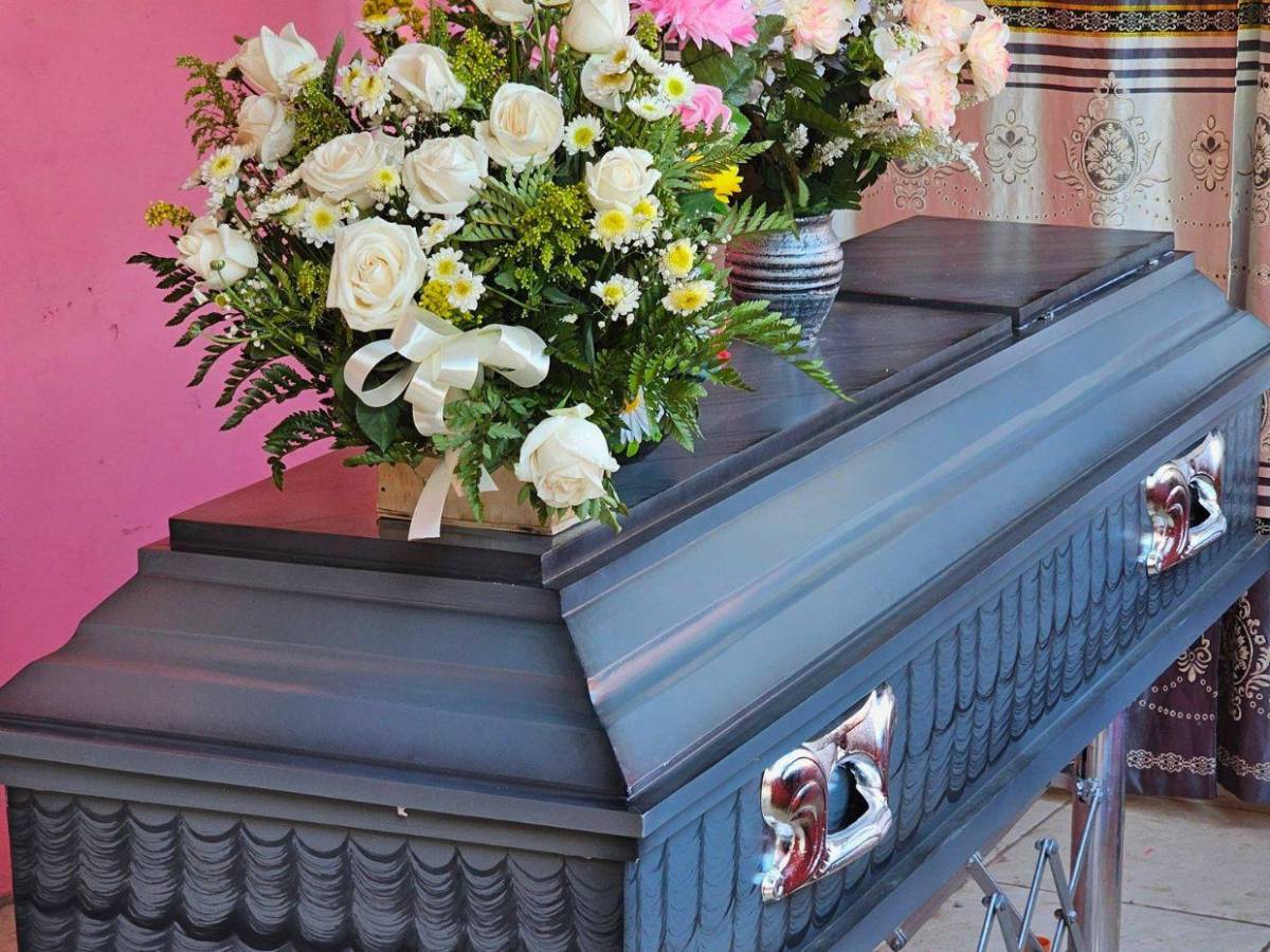 Una madre desconsolada y una familia en luto: entierro de la tiktoker Katherine Mejía