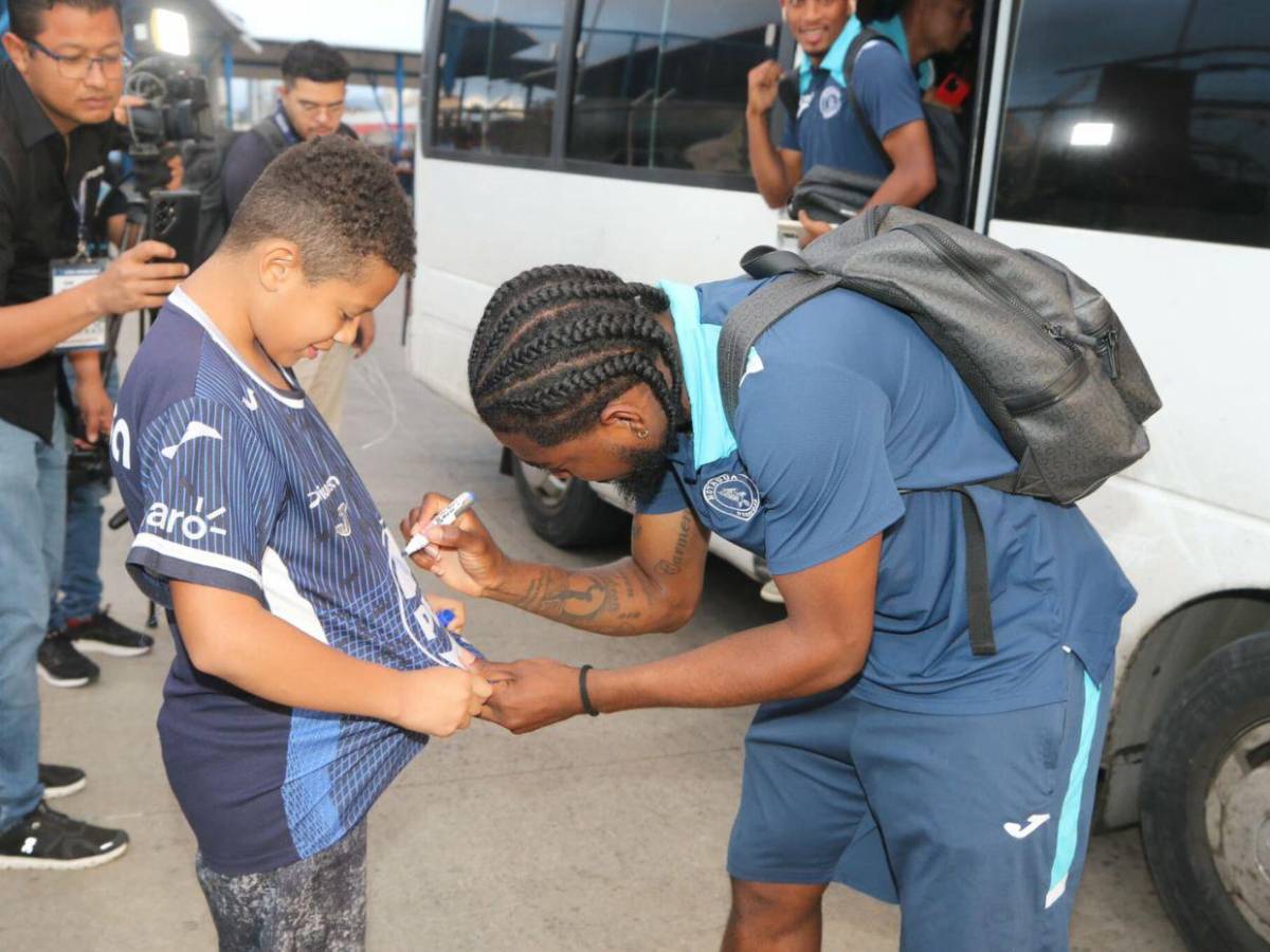 Aficionados del Motagua llegaron al estadio para vivir la fase triangular