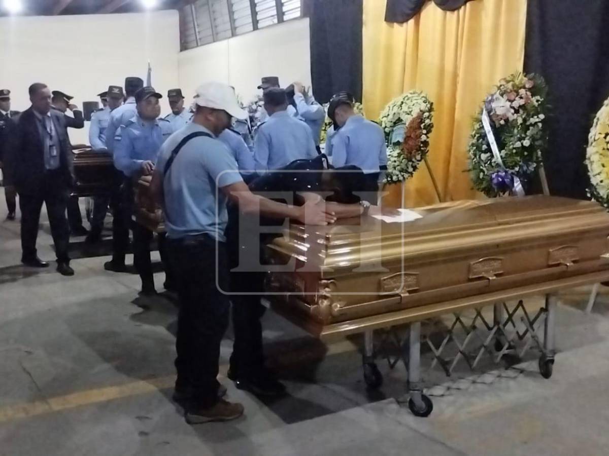 Con todos los honores: así despiden a cinco policías abatidos en masacre de Corinto, Omoa