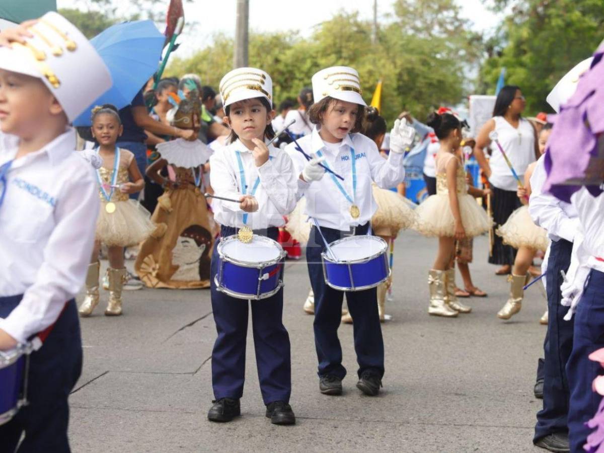 Los más pequeños rinden homenaje a la Patria en su 205 aniversario de Independencia