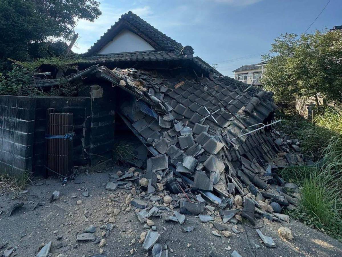 Derrumbes, carreteras dañadas y personas atrapadas: caos tras sismo en Japón