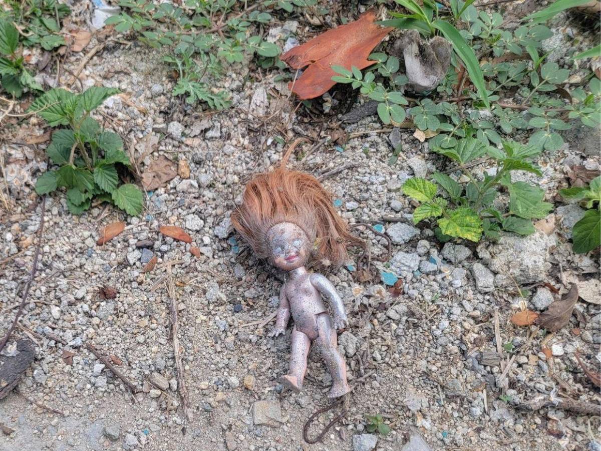 ¿Brujería en El Paraíso? Hallan fotos de famosos y políticos en cementerio