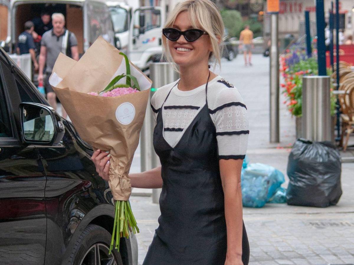 El vestido lencero prenda clave en 2025: sexy, versátil y en tendencia